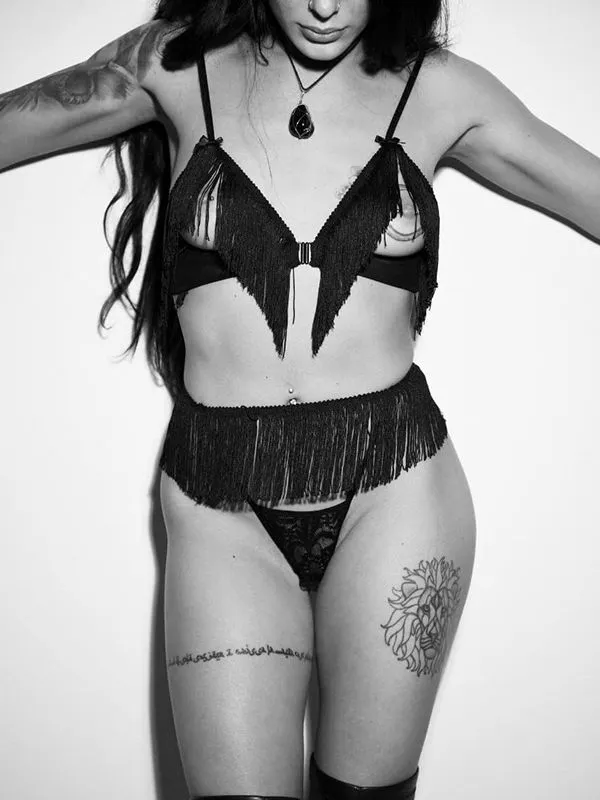Эротическое стринги с бахромой mambo в Сочи
