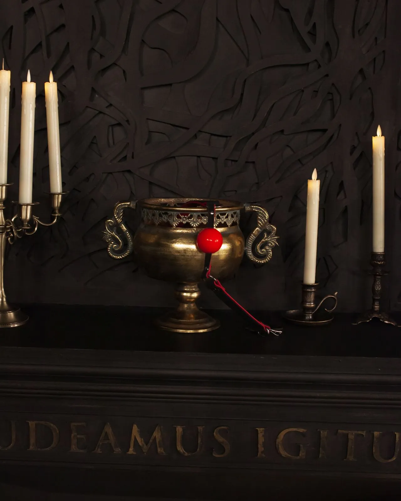 кляп scandal с ремешком из натуральной кожи и силиконовым шариком (black&red) в Сочи