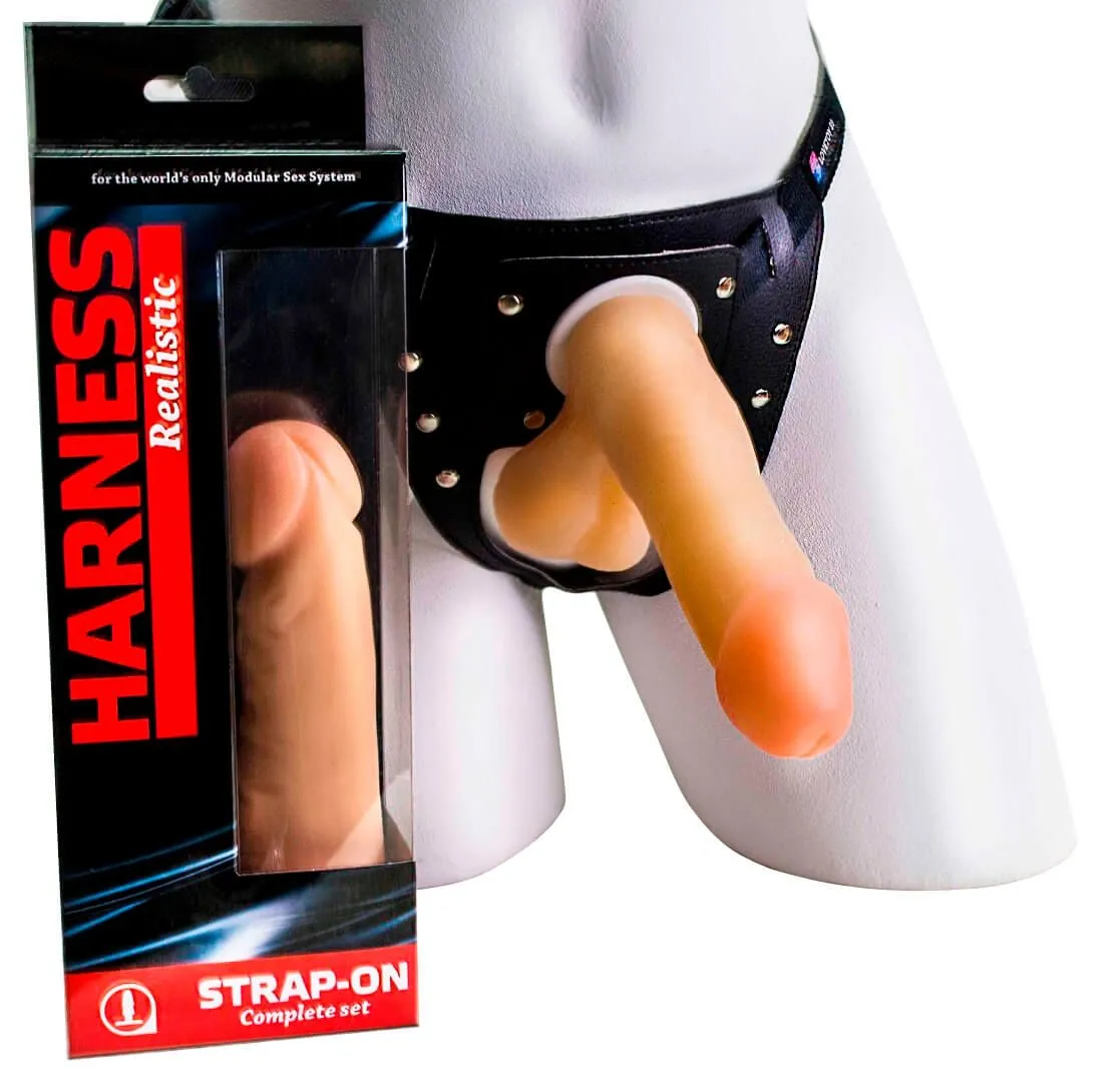 Страпон Lovetoy Harness Realistic 15.5 см, телесный