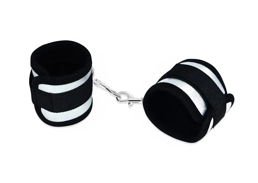 Наручники декоративные LoveToy Struggle My Handcuff, черно-белые