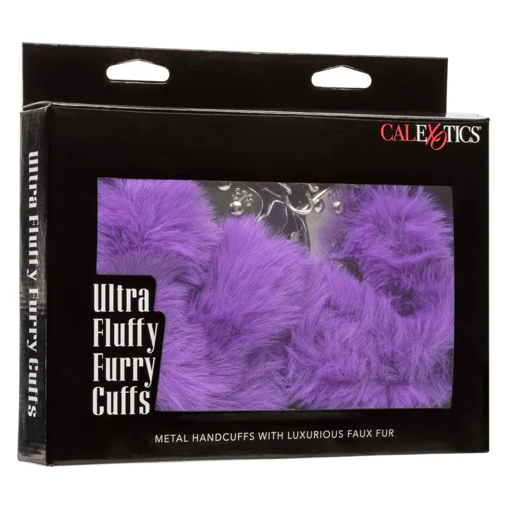 металлические наручники с искусственным мехом ultra fluffy furry cuffs, фиолетовые в Сочи