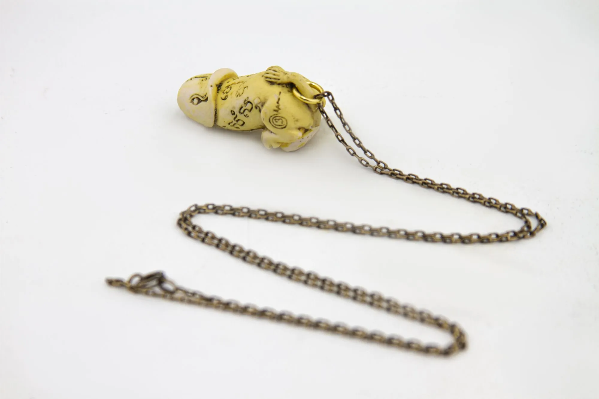 брелок член с тату на цепочке в Сочи