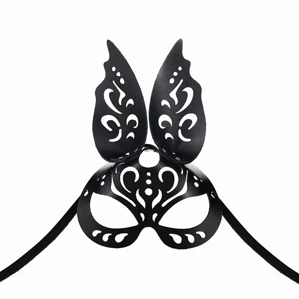 Маска с вырезанными узорами с ушками зайки