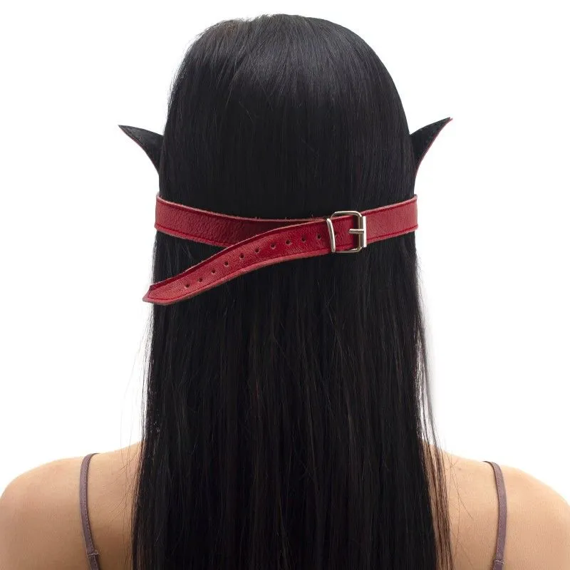 маска подиум с заклепками, красная в Сочи