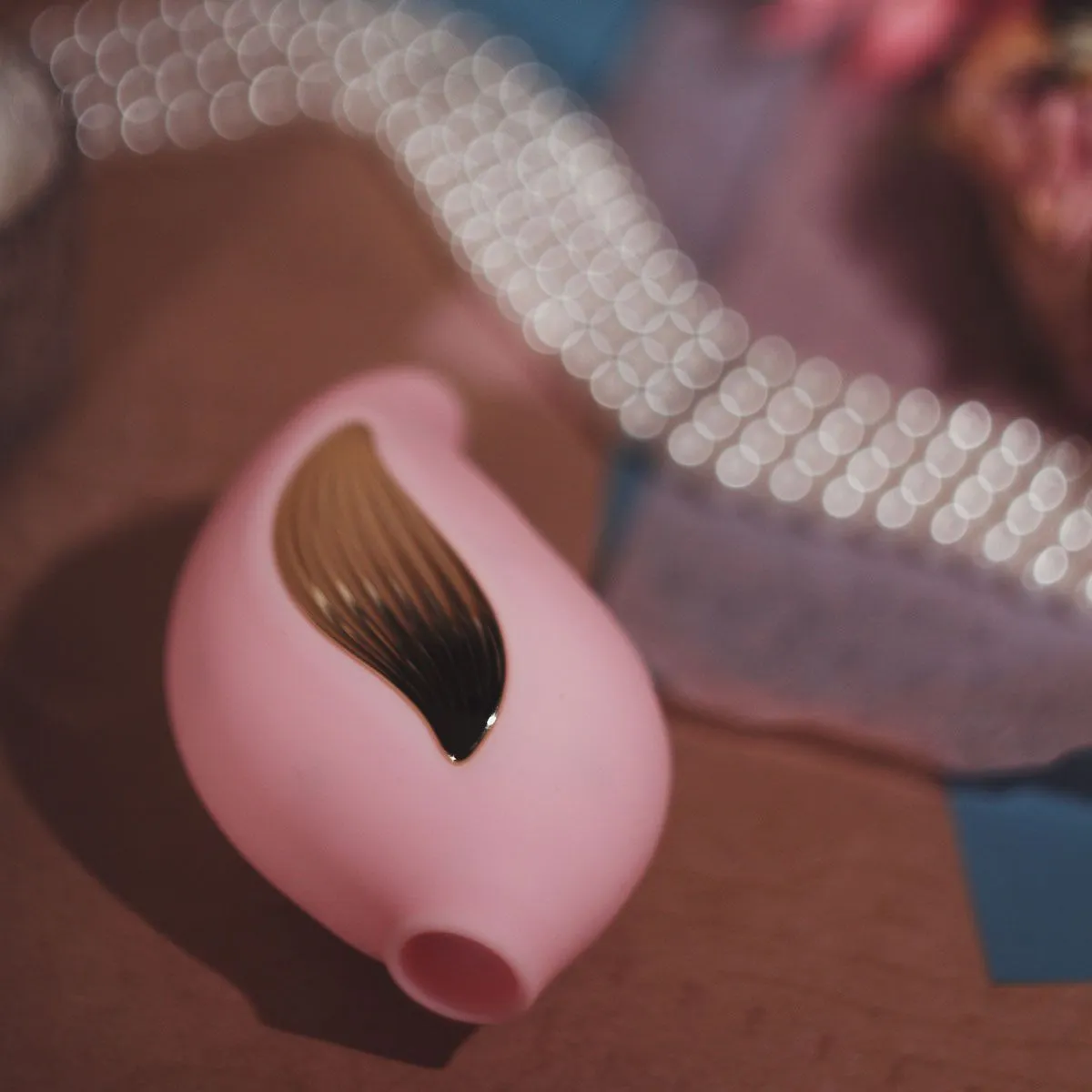 вибромассажер птичка с функцией всасывания, розовый в Сочи