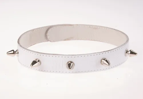 ошейник кожаный белый шириной 20мм с шипами длиной 12мм на кнопках  3102-3 в Сочи