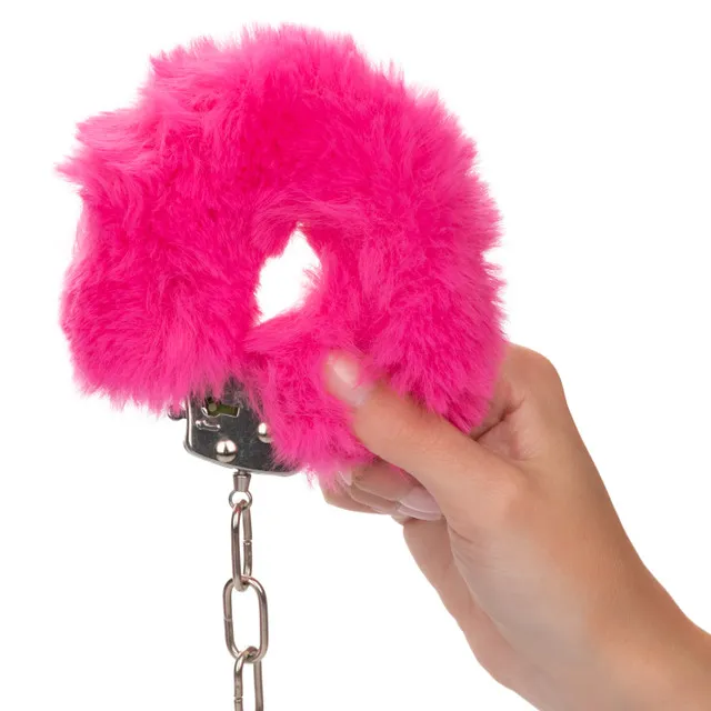 металлические наручники с искусственным мехом ultra fluffy furry cuffs-pink в Сочи