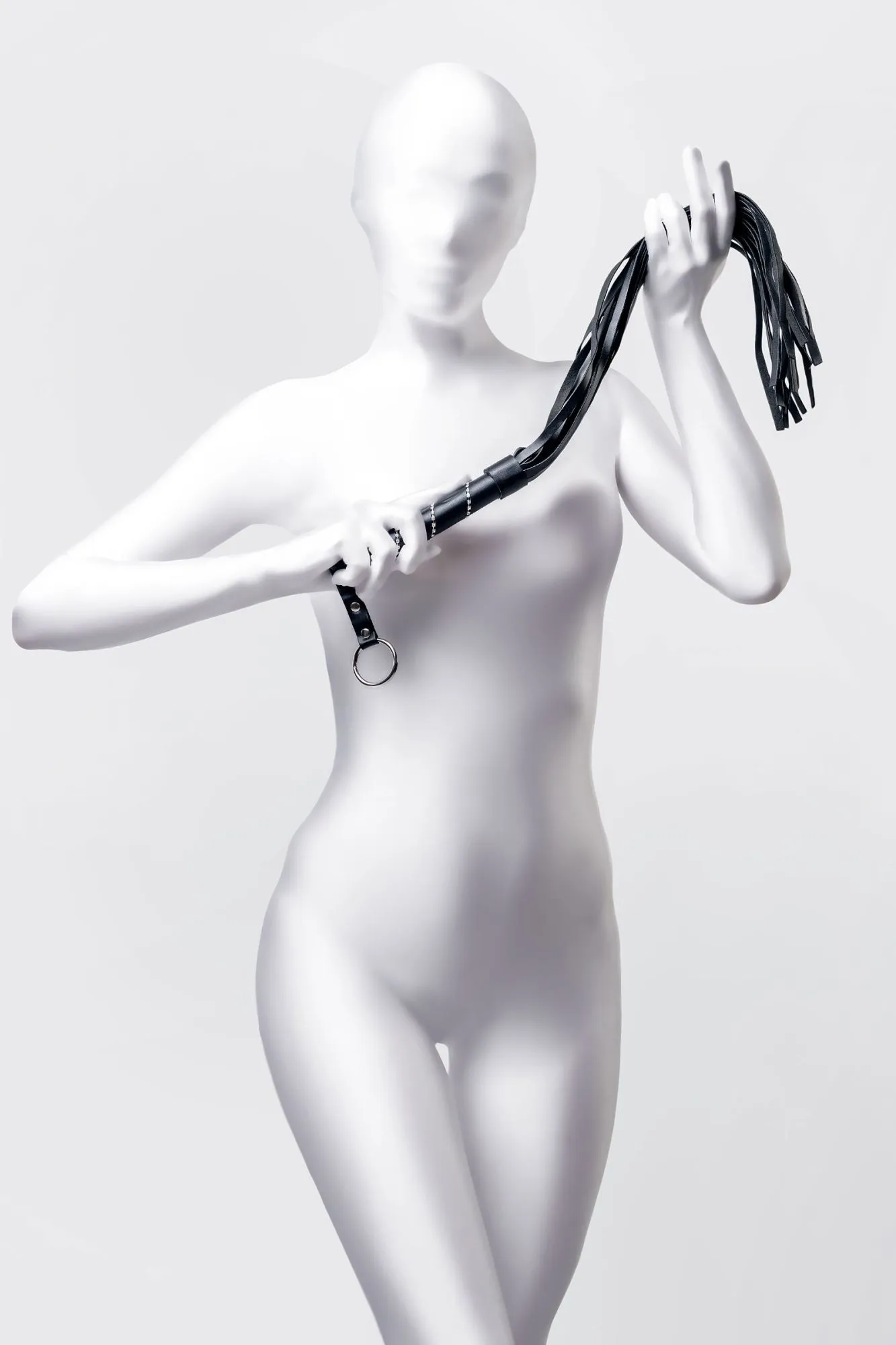 флоггер anonymo #0005, pu кожа, черный, 64 см в Сочи