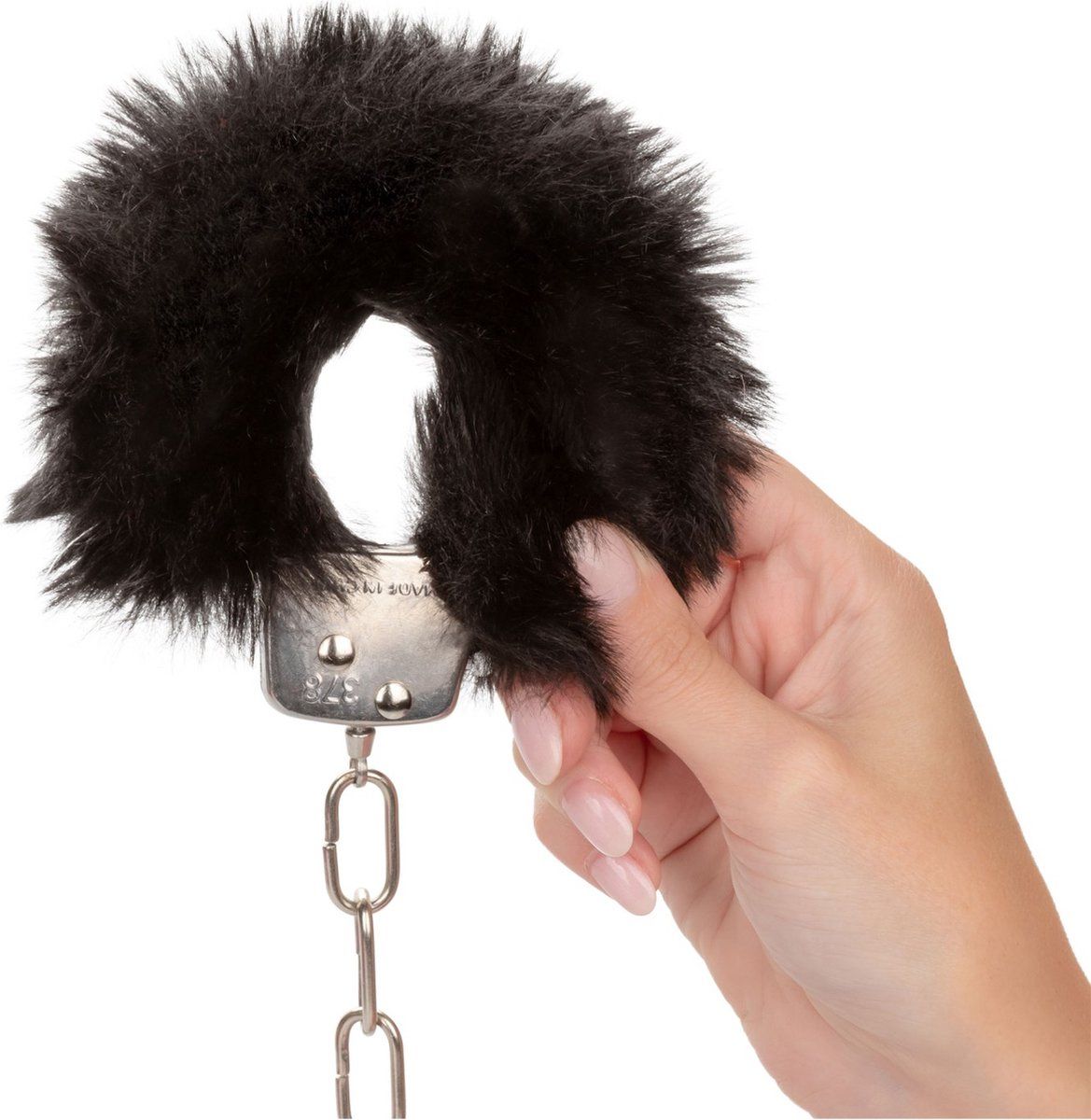 металлические наручники с искусственным мехом ultra fluffy furry cuffs, черные в Сочи