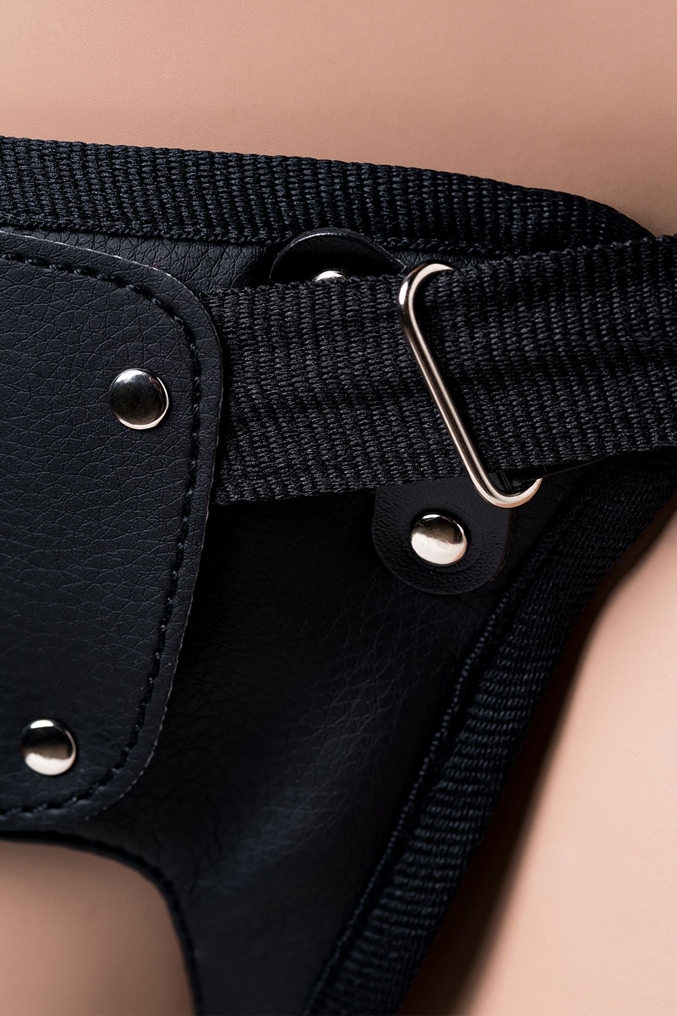 страпон на креплении lovetoy с поясом harness, реалистичный, neoskin, телесный, 20 см в Сочи