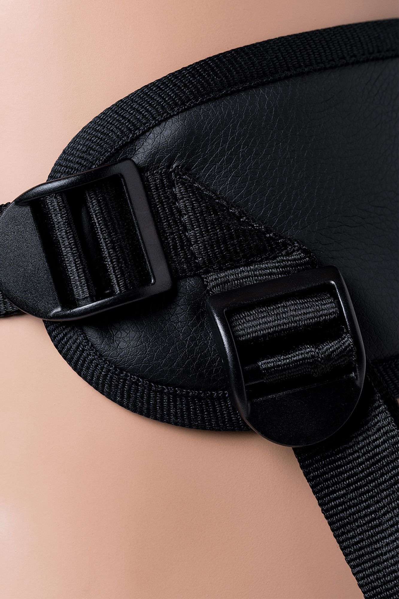 страпон на креплении lovetoy с поясом harness, реалистичный, neoskin, телесный, 20 см в Сочи