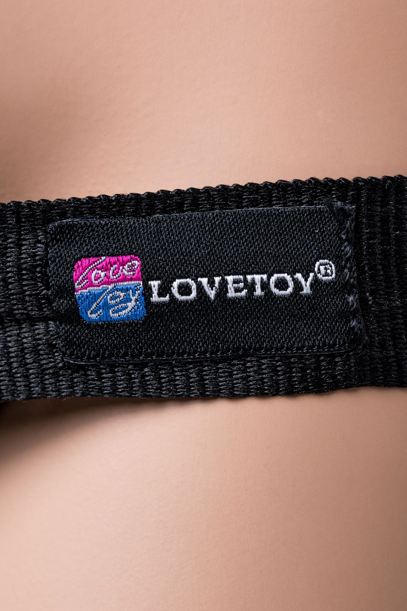 страпон на креплении lovetoy с поясом harness, реалистичный, neoskin, телесный, 20 см в Сочи
