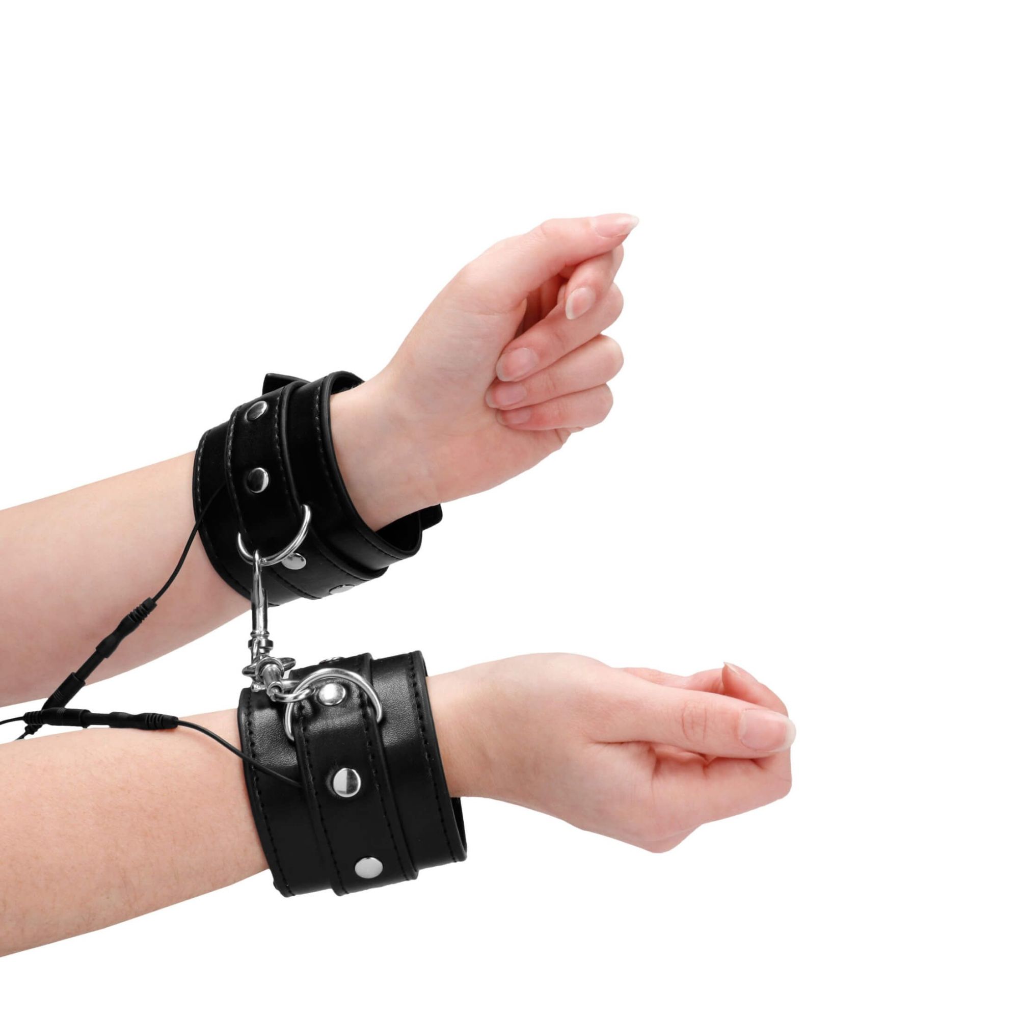 наручники декоративные с электростимуляцией shots media electroshock electro handcuffs, черные в Сочи