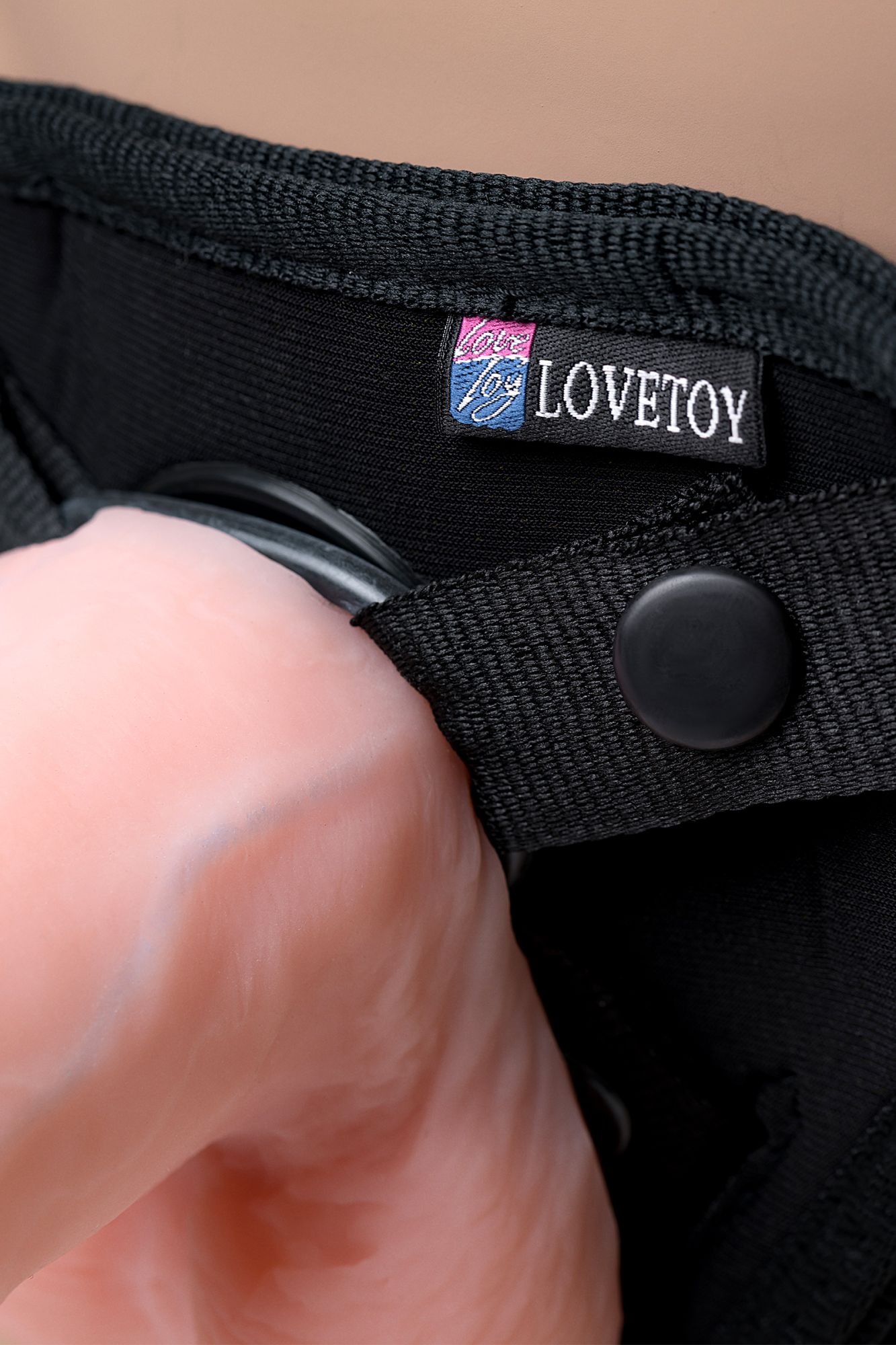 страпон на креплении lovetoy uni strap 7" harness best of all с вибрацией, телесный в Сочи